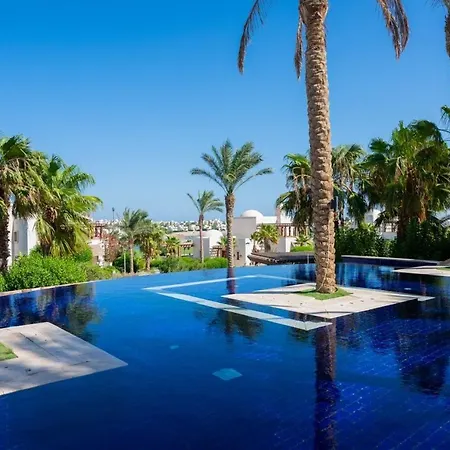 Nayah Stays, Ancient Sands Luxurious Pool Terrace Apartment
