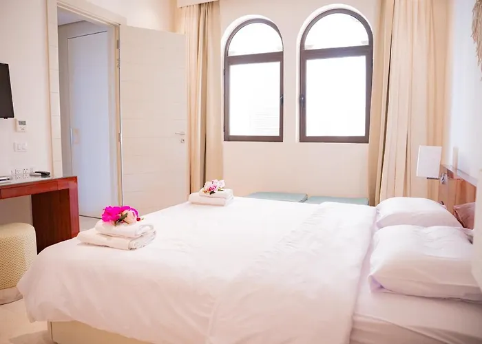 Nayah Stays, Ancient Sands Luxurious Pool Terrace 3*