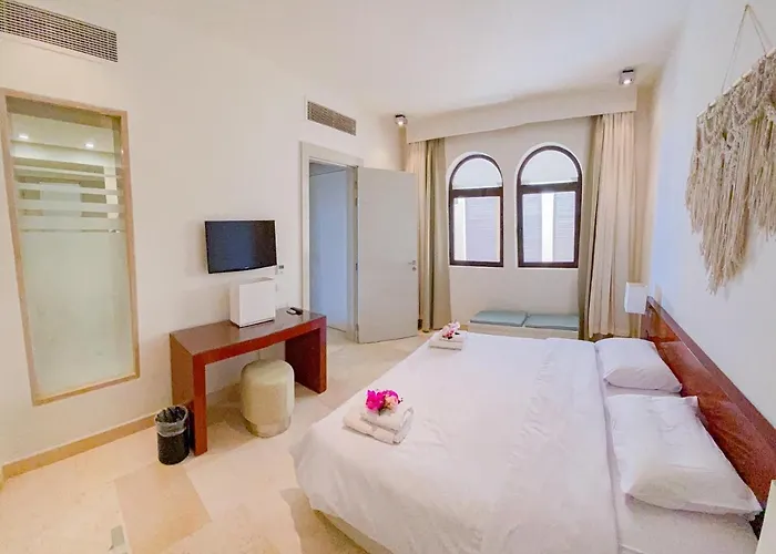 Nayah Stays, Ancient Sands Luxurious Pool Terrace Gurdaka