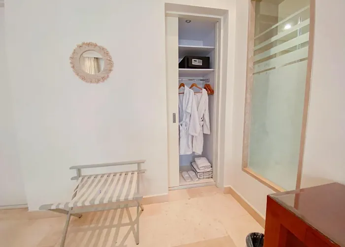 Panzió Nayah Stays, Ancient Sands Luxurious Pool Terrace 3*