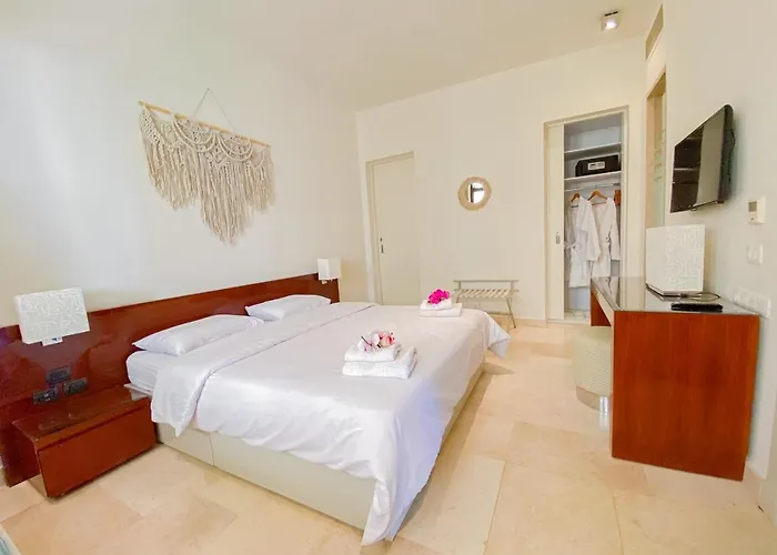 Nayah Stays, Ancient Sands Luxurious Pool Terrace Gurdaka