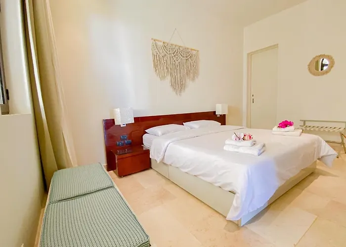 Panzió Nayah Stays, Ancient Sands Luxurious Pool Terrace 3*